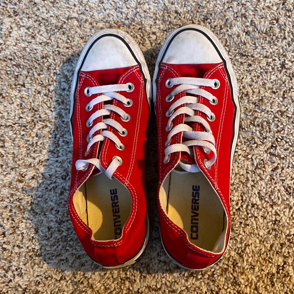 Red low top converse
